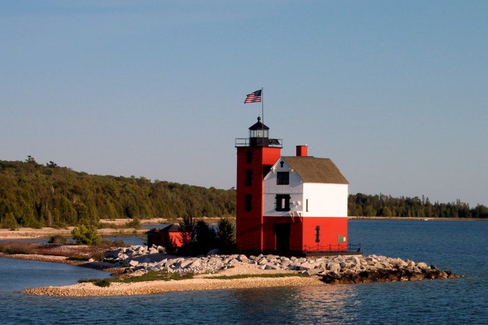 round-island-lighthouse-mackinac