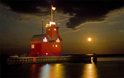Painting the Big Red Lighthouse,photo by Darrell Gulin
