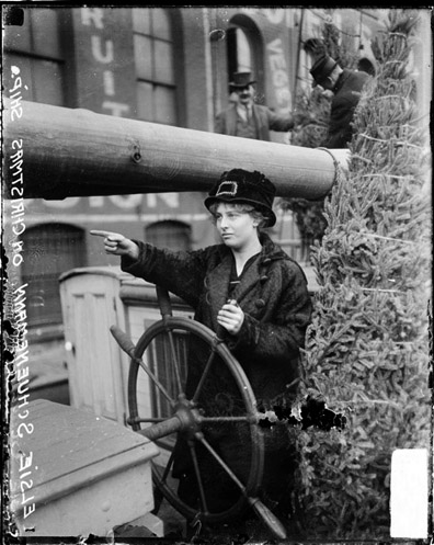 elsie-schuenemann-christmas-tree-ship