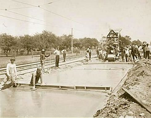 Paving Woodward Avenue in 1909