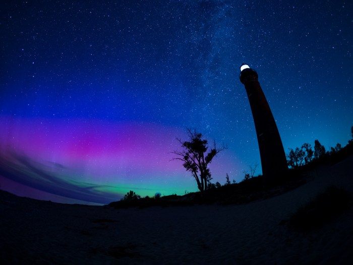 epic-northern-lights-at-big-sable