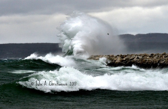 petoskey-breakwall-wave