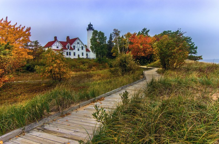 point-iroquois-lighthouse-fall-michigan