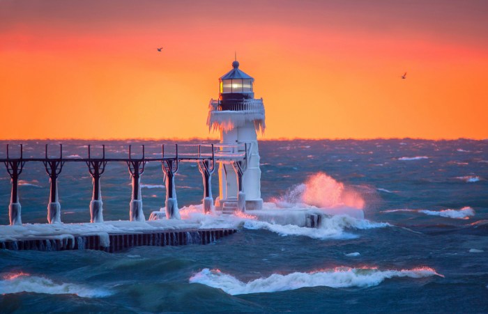golden-light-at-the-lighthouse-by-photojacko-jackie-novak
