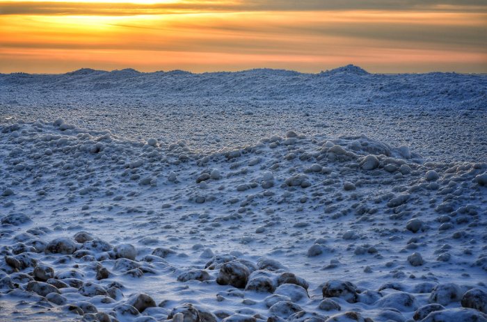 shoreline-ice-on-lake-michigan