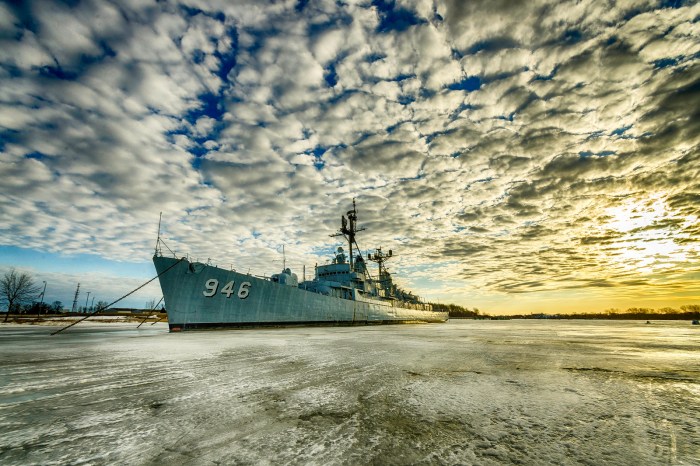 uss-edson-frozen-in-the-saginaw-river