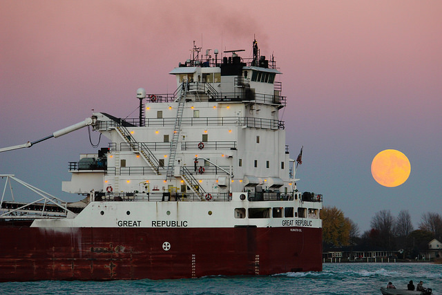 freighterwatching-moonchasing