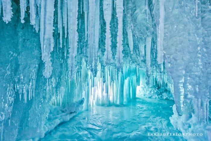 lake-superior-brilliant-ice-curtains