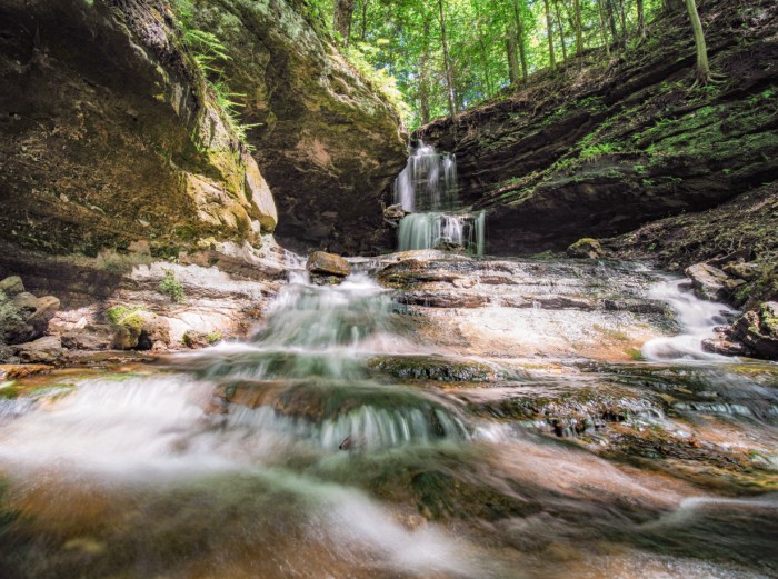 Horseshoe Falls by Greg Jarman