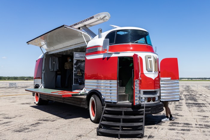 GM Futurliner by Bruce Bertz
