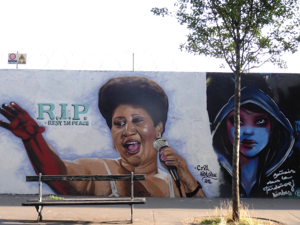 Et soudain, une fresque en chemin m'Aretha...  by Jeanne Menjoulet