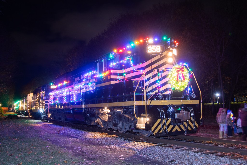 NKP SD9 358 in Jonesville by Robby Gragg