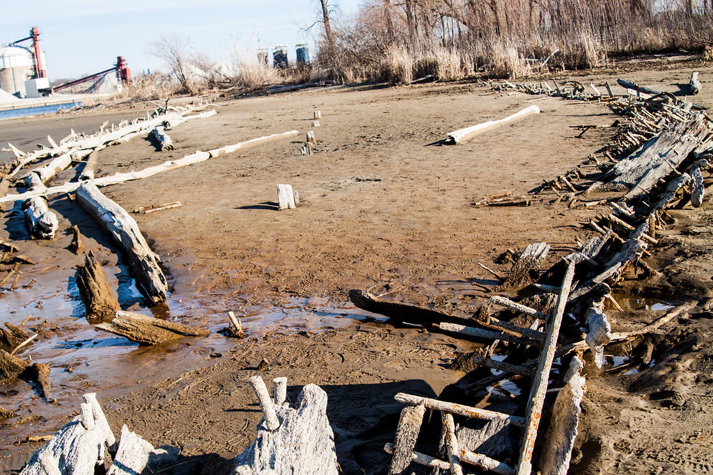 The Great Lakes Shipwreck Aurora by Bob Gudas